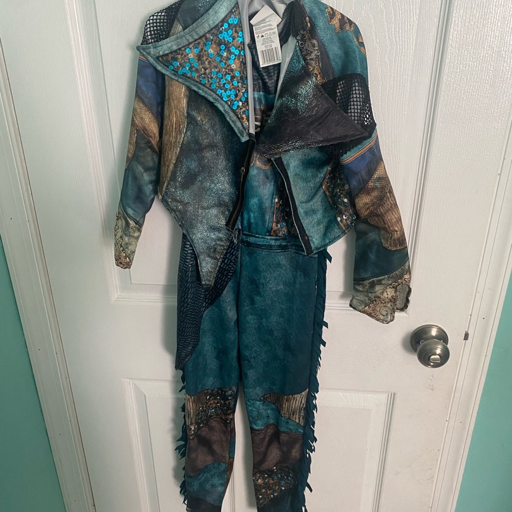 Uma descendants 3 Halloween costume